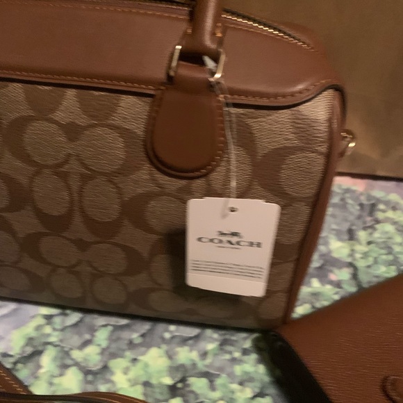 NWT Coach signature crossbody - Picture 5 of 8